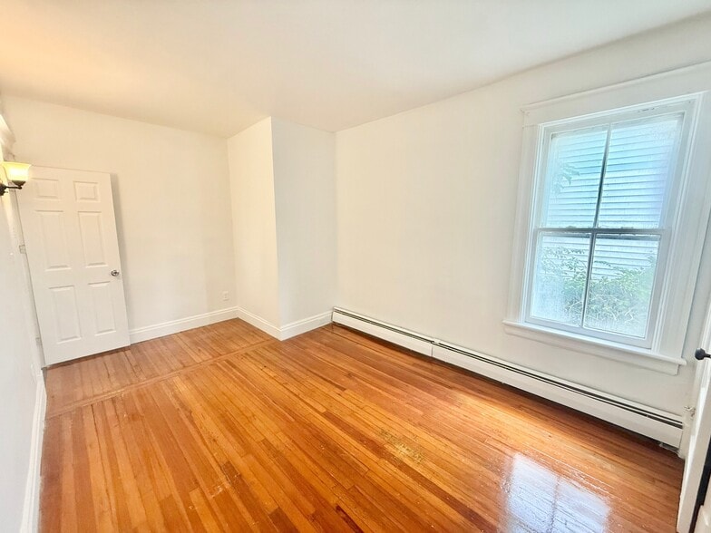 Building Photo - 374 3rd Ave