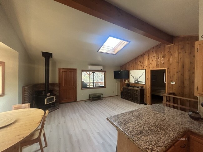 Building Photo - Solar 3 Bd/ 2 Ba. Single-Family Home Rental