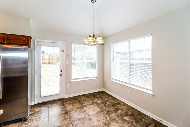 Building Photo - 7001 Bellevue Trce