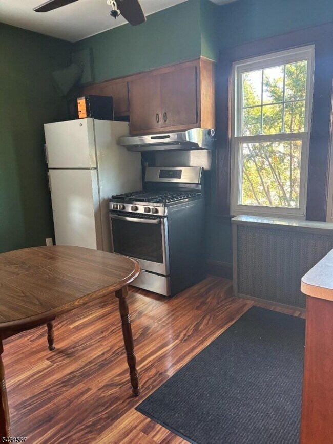 Building Photo - 2074 Stowe St