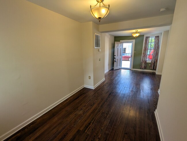 Building Photo - Charming two level row house in downtown Frederick available now!