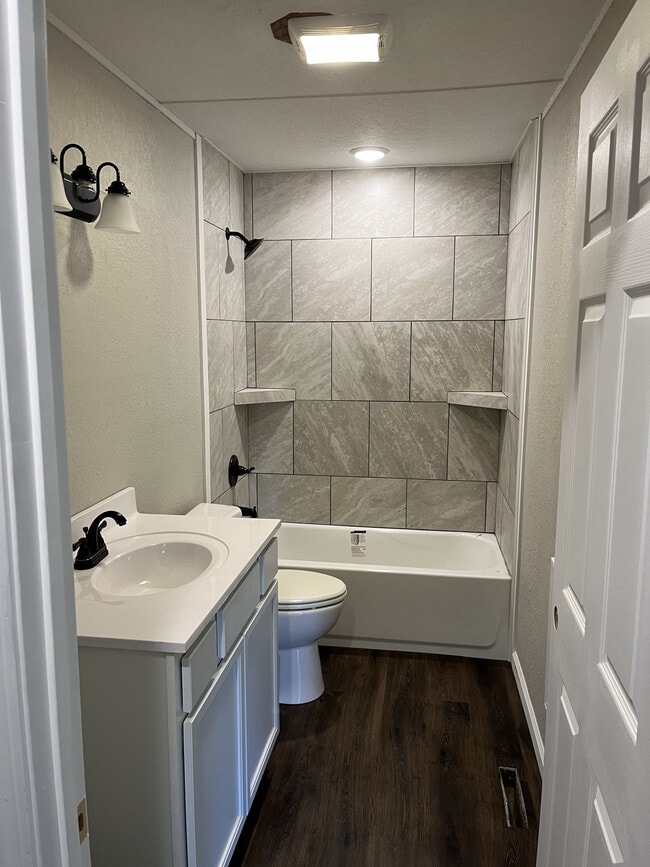 bathroom - 8412 Sevierville Pike