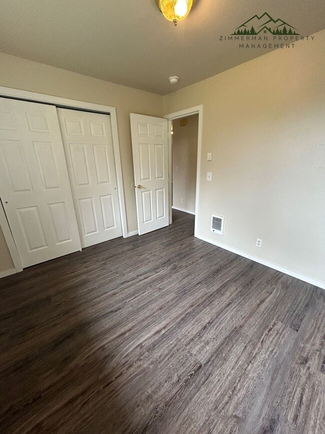 Building Photo - 427 S 58th St