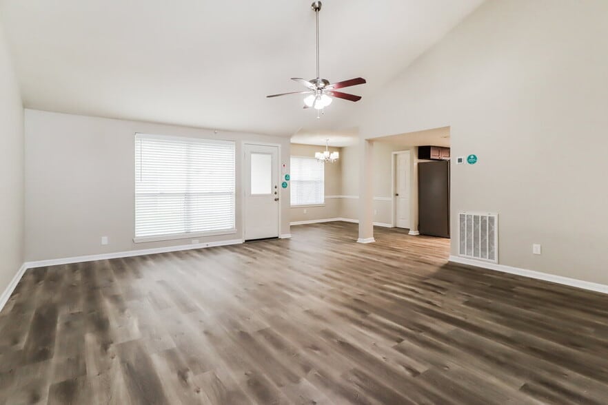 Building Photo - 7327 Shady Vale Ln