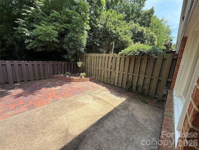 Building Photo - 4605 Hedgemore Dr