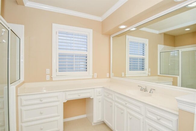 Building Photo - 2124 Nantucket Dr