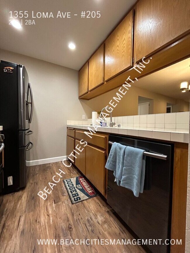 Building Photo - 1355 Loma Ave