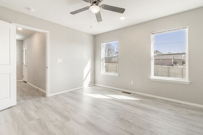 Building Photo - Great four-bedroom home in Northwest Springfield