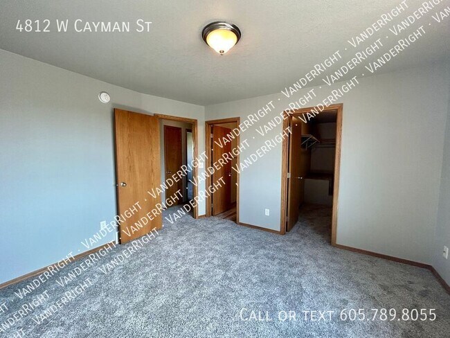 Building Photo - 4812 W Cayman St