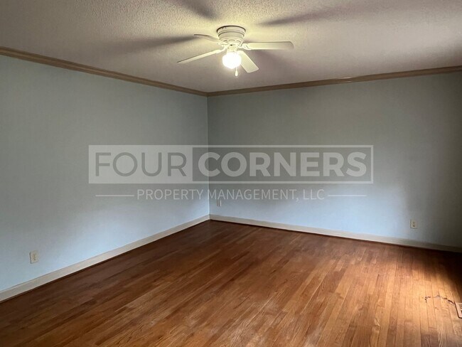 Building Photo - Charming 4-bedroom 2.5 bath home