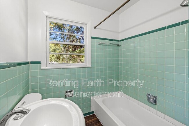 Building Photo - 1016 Belle Meade Dr