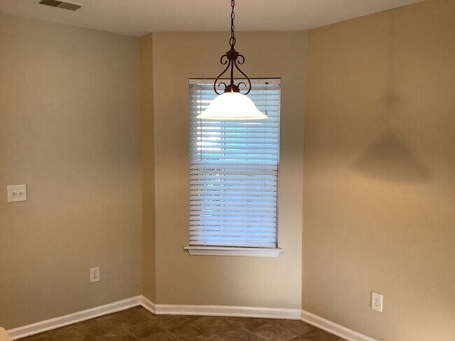Building Photo - 7204 Weavers Way
