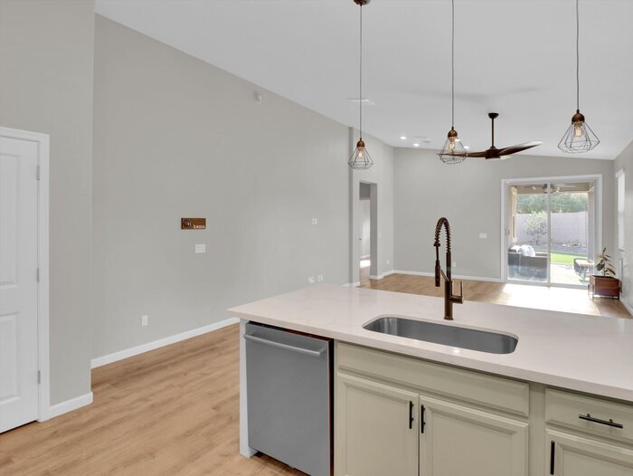 Building Photo - 3405 W Alta Vista Rd