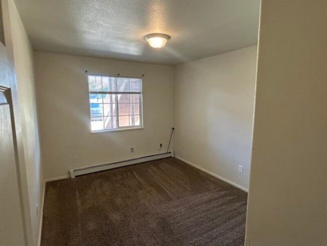 Building Photo - Spacious 3 Bed, 2 Bath!!!