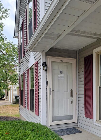 Building Photo - 6525 Blossomwood Cir NE