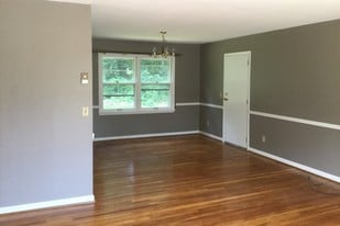 Formal Dining Room - 940 McBryde Ln