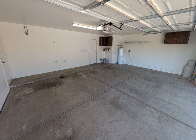 Building Photo - 3 Bedroom Plus an Office Home in the Candlewood Community Near S Cooper Rd and W Warner Rd!