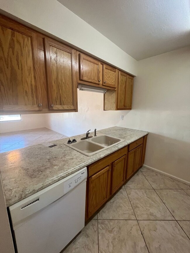 Building Photo - 514 Landview Dr