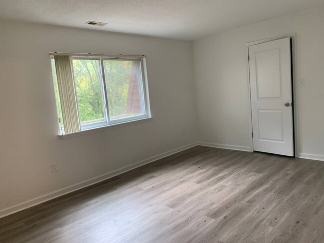 Building Photo - 1552 Helderberg Ave