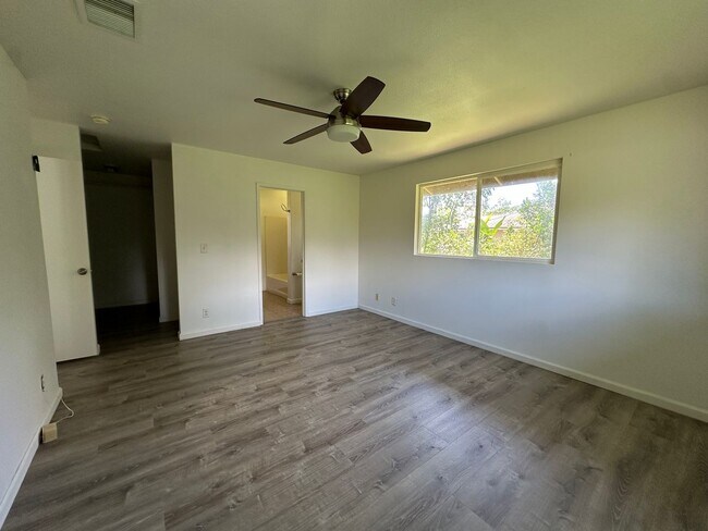 Building Photo - Charming 3-bedroom ,2-bathroom & Fully Fenced