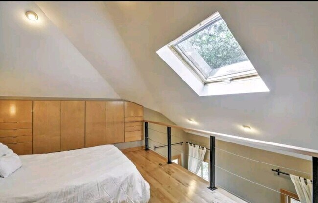 Bedroom - 692 Kirkwood Ave SE