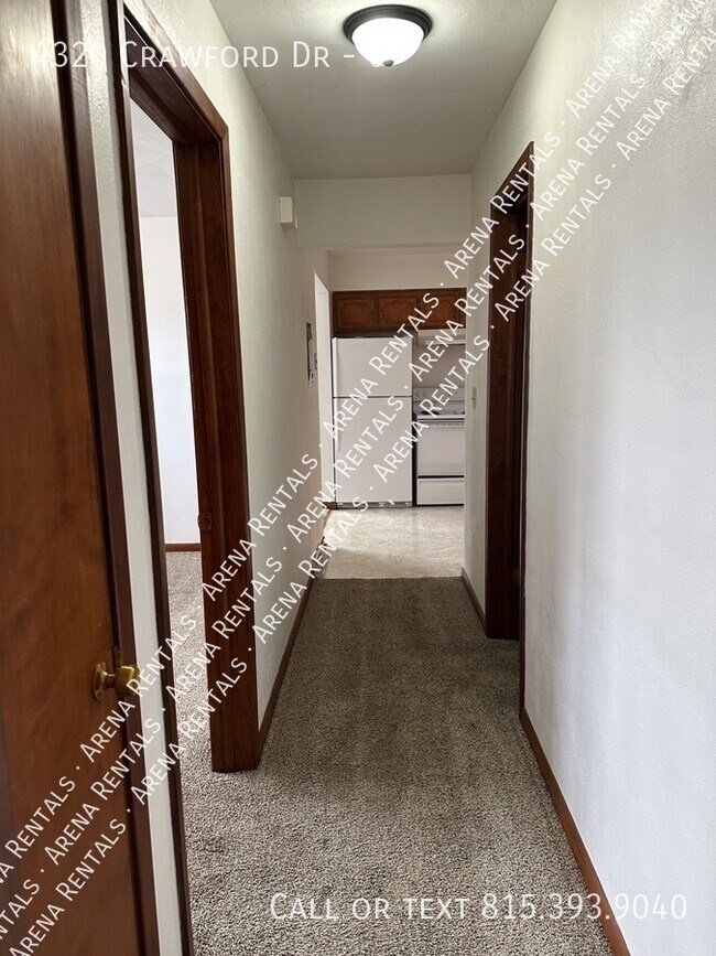 Building Photo - 4320 Crawford Dr