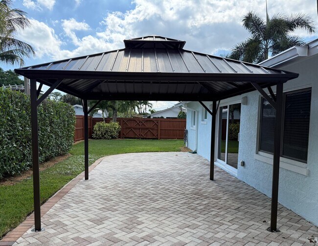 Building Photo - 1611 Treemont Ave