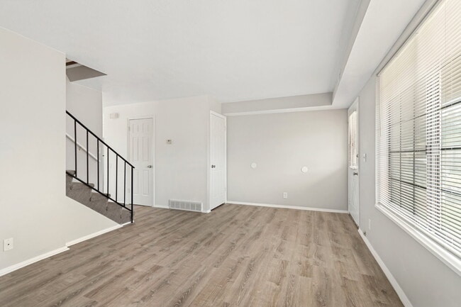 Building Photo - Fresh townhome in Sugarhouse