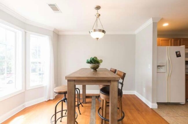 Dinning room, level 2 - 5005 Double Fox Rd