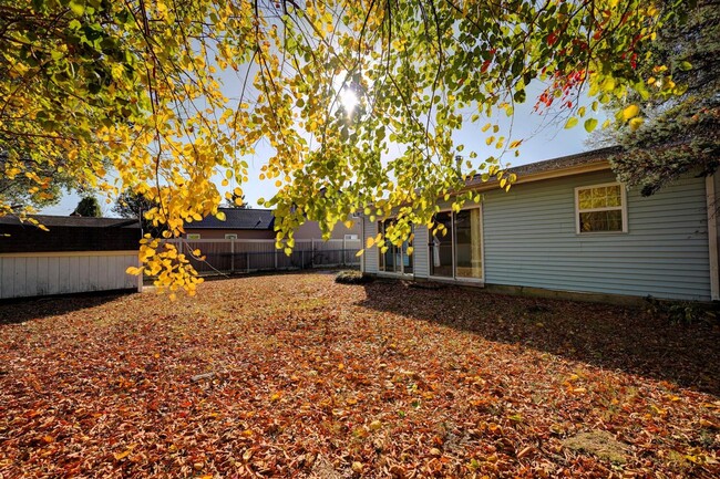 Building Photo - **Charming Ranch-Style 2-Bedroom Home with...