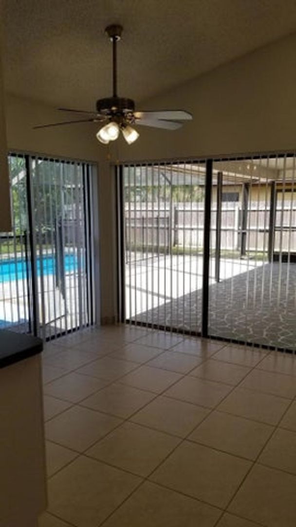 Building Photo - 14060 Greentree Dr
