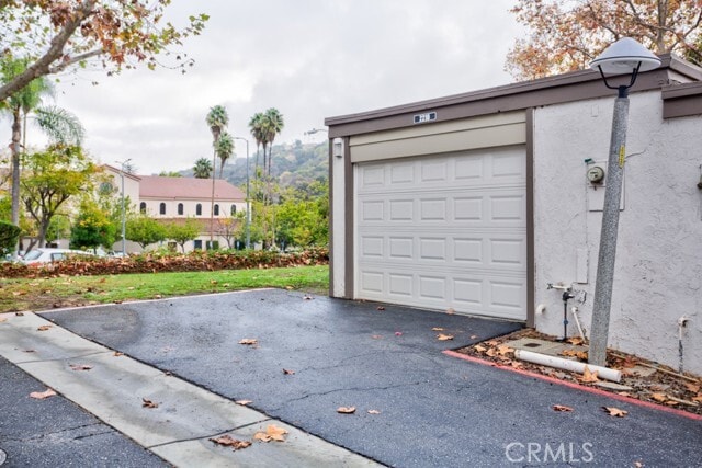 Building Photo - 2210 Shady Hills Dr