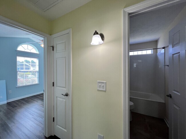 Building Photo - 187 Heath Dr