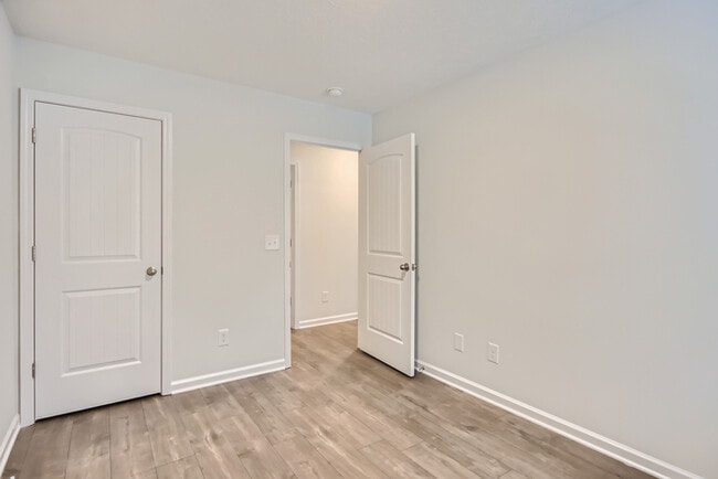 Building Photo - Move-In Special! 3 Bed/3 Bath Townhome with Garage / Pet-Friendly / Available Now!