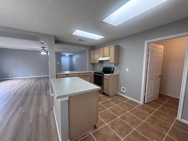 Building Photo - Lovely 3 BD | 2 BA | 2 CAR GARAGE Home Ready for Immediate Move in! Located off Prue Rd!