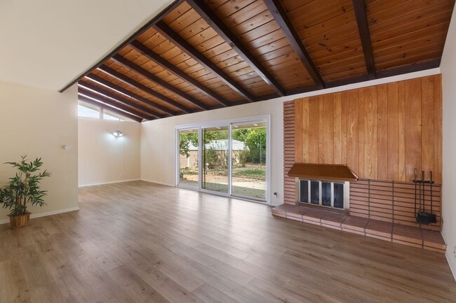 Primary Photo - Charming Mid-Century 3-Bedroom Home in Win...
