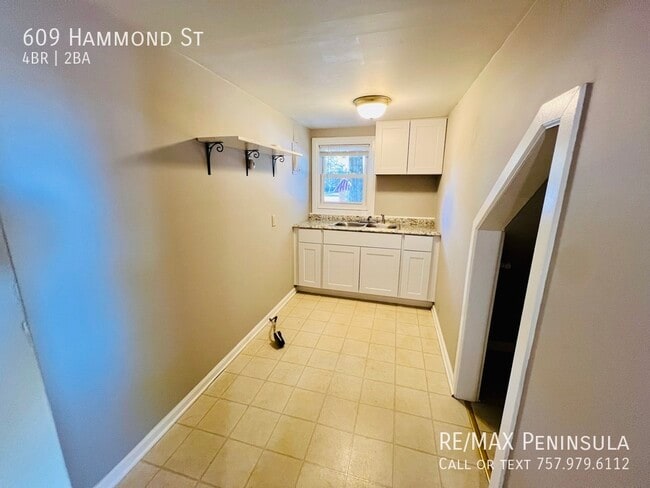 Building Photo - 609 Hammond St