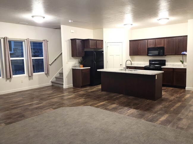 Building Photo - 5655 Island Ridge Dr