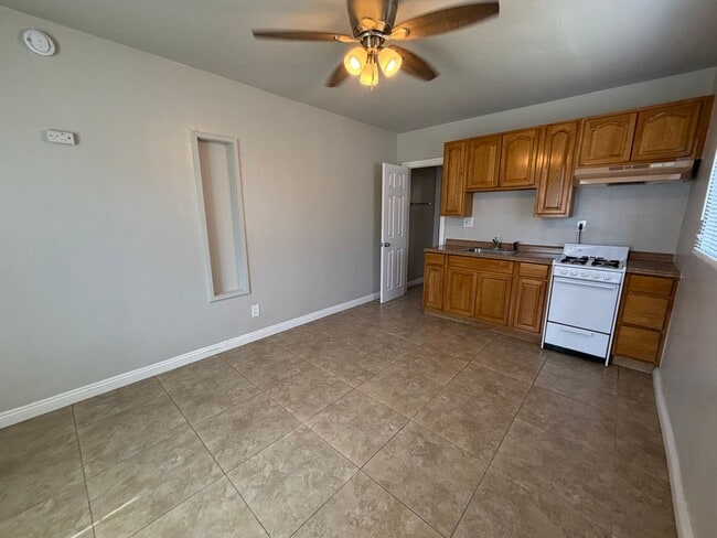 Building Photo - 339 E 19th St