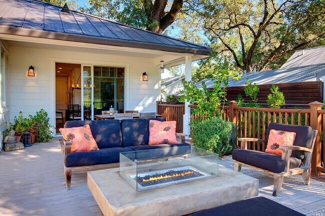 Building Photo - 109 Dahlia St