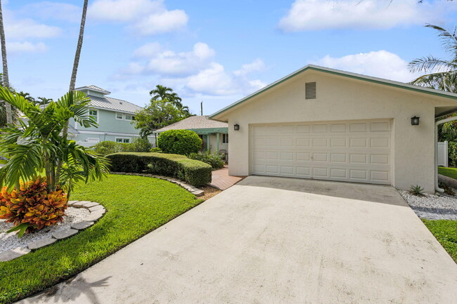Building Photo - 10 Sailfish Ln