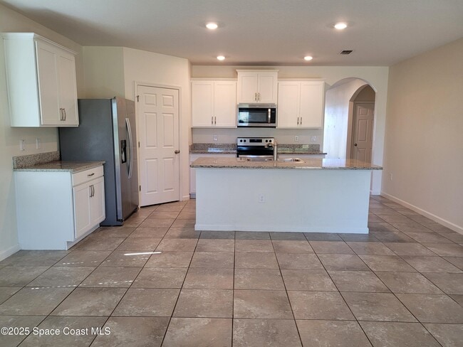 Building Photo - 760 Acadia Ct SE