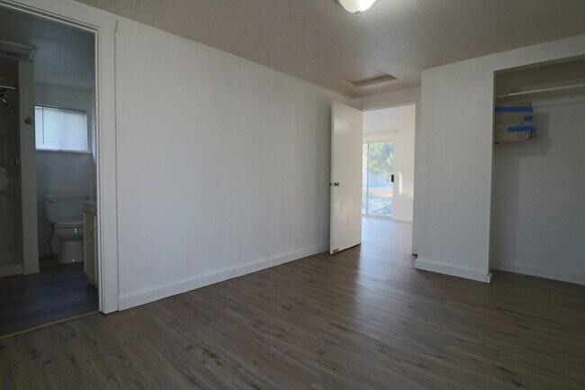 Building Photo - 2344 Trenton Ave