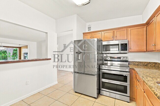 Building Photo - 6714 Nina Rosa Dr