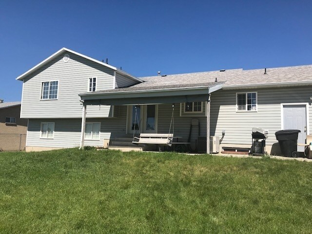 Building Photo - Beautiful home in Clinton with sport pad and playground
