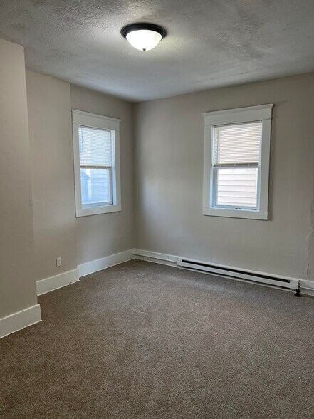 Building Photo - 1444 Woodland Ave NW