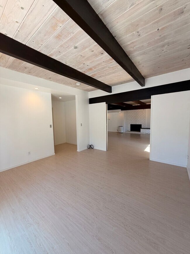 Building Photo - Mid-Century Modern Coastal Retreat – Walk to Beach & Bike to Aptos Village | 4+ Bed / 2 Bath