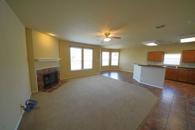 Building Photo - Spacious Home in Cibolo with 3 Car Garage! Realor Commission: $750