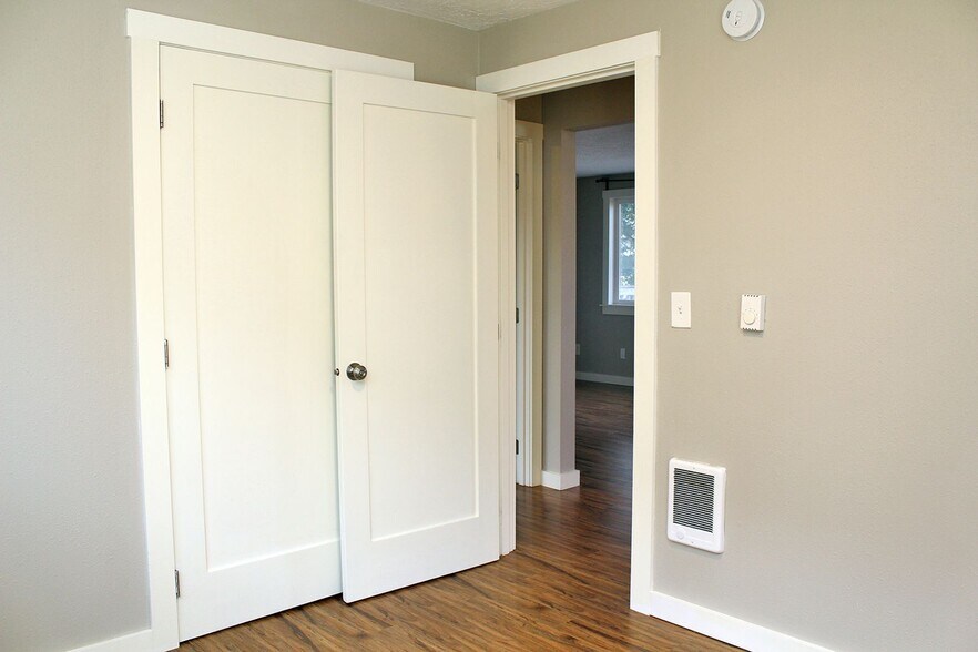 Building Photo - 2508-2508 NE Sumner St