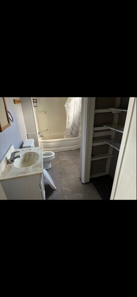 Building Photo - 116 Woodland Ave